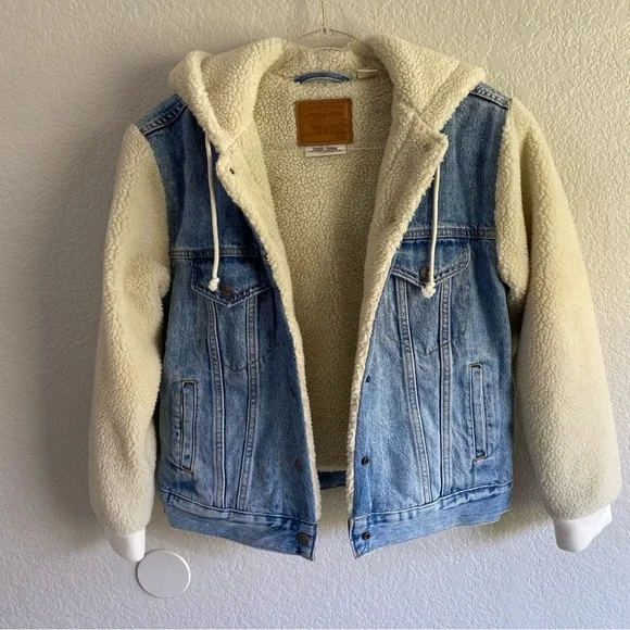 LEVI’S Ex-Boyfriend Sherpa-Lined Denim Trucker Jacket - Picture 7 of 14
